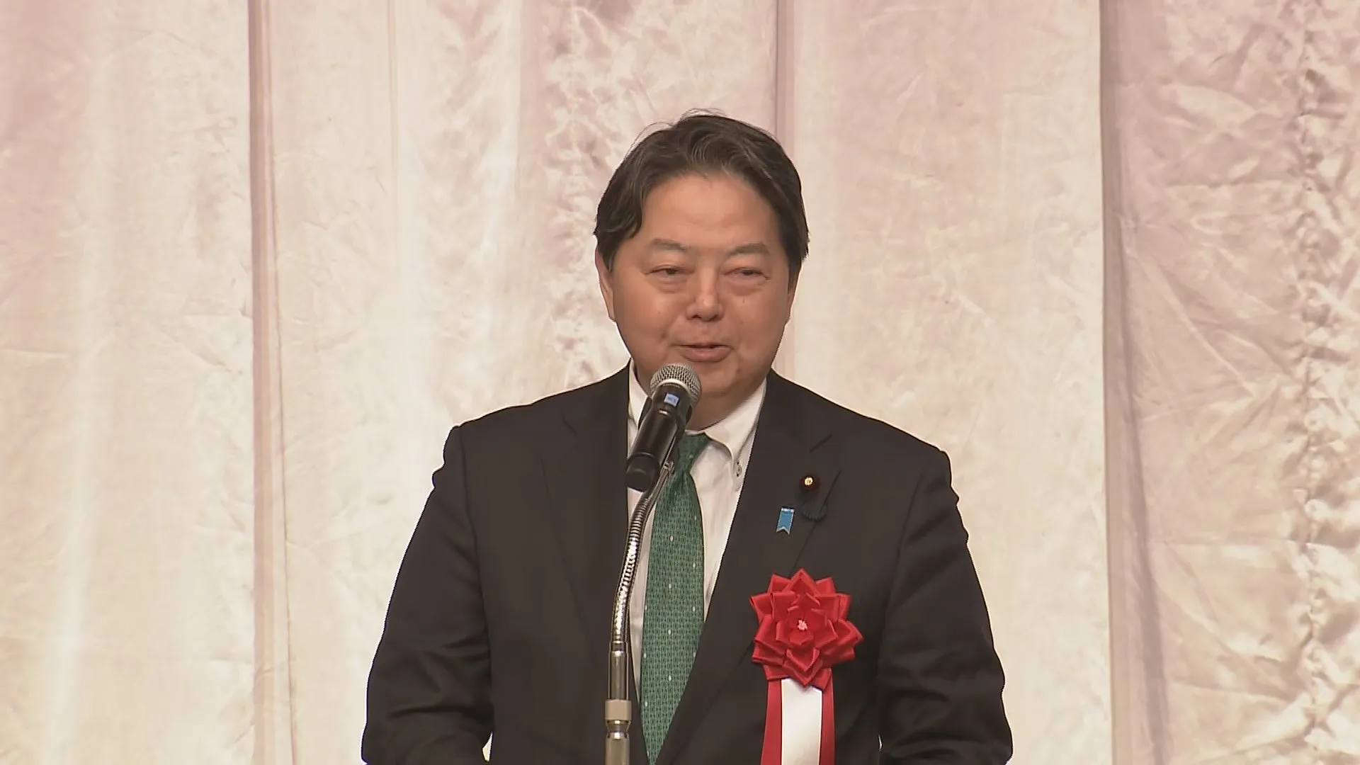 林官房長官、基地負担軽減の「目に見える成果の一つ」 沖縄のアメリカ軍基地跡地に医療拠点