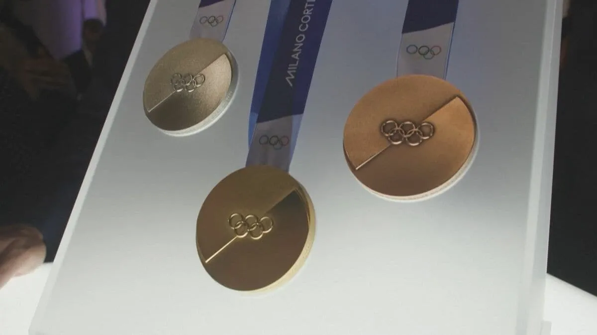 冬季五輪ミラノ・コルティナ大会のメダル初公開 来年イタリアで開催