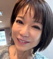 【 堀ちえみ 】　腰椎狭窄症と腰椎すべり症　「路上で腰の激痛に襲われ、一歩踏み出すのも辛くて」　急遽の治療で　「また手術からは逃れられた」