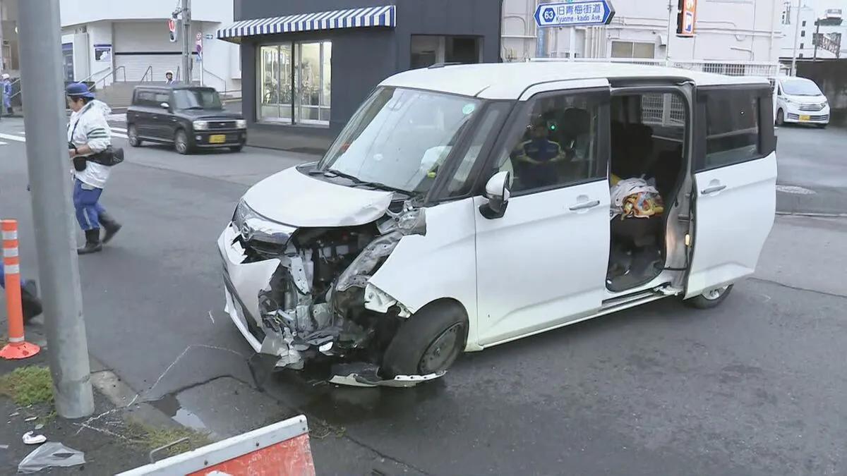 【速報】乗用車が電柱に正面衝突 乗車していた子どもが意識不明の重体で病院搬送 東京・青梅市