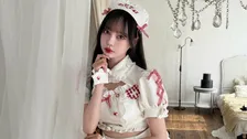 【 中村里砂 】ハロウィンにあわせオフショット投稿にファン歓喜「ナース似合う〜！」「天使だぁ」