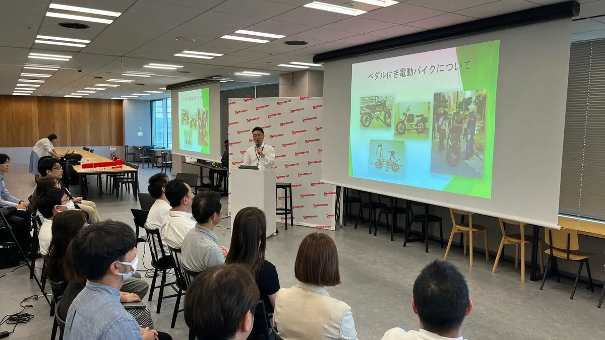 警視庁が「出前館」配達員に交通安全セミナー　都内では9月1日から16日までに死亡事故12件発生　うち8件がバイクや自転車絡む事故