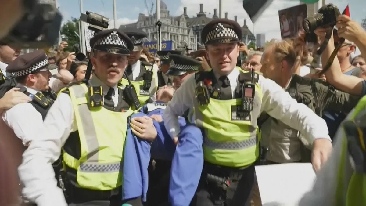 ロンドンで親パレスチナ団体の活動禁止の政府決定への抗議デモ 466人逮捕、一部は団体を支持する活動に参加しないこと条件に釈放