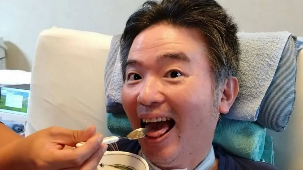 【ニャンちゅう】声優・津久井教生さん、食べ物を飲み込みやすくする工夫を紹介 「凹んでいる暇は少しだけにして 今出来る工夫を見つけるのです」【ALS闘病】