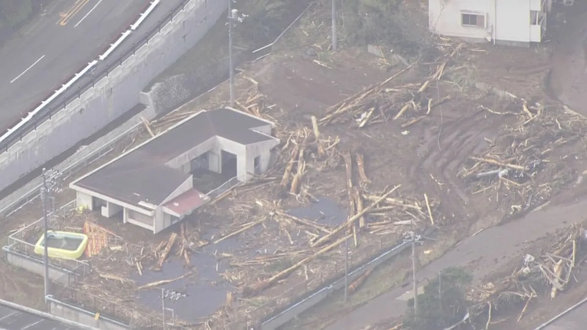 台風被害の八丈島で一時的な滞在場所として「キャンピングカー」提供　コンテナ型の「ムービングハウス」も活用する方針　都知事「まずは居場所の確保を」 東京都