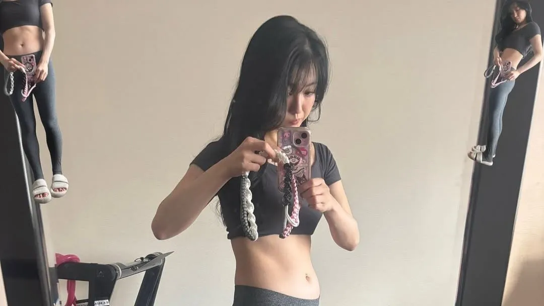【 吉本新喜劇 】小寺真理さん「61日後に写真集撮影」　お腹見せて自撮り　以前の投稿で「アドバイス下さい」