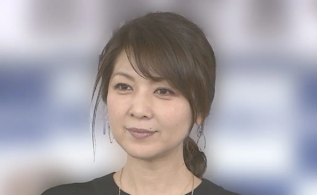 【 飯島直子 】　「わたしは体内が暑くしんどい時は　水風呂に入ります　勇気のあるひと　ぜひ」　自宅でのオフショット公開