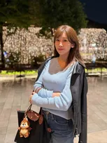 【 中川安奈 】 「中国に遊びに行っていた妹からのおみやげ」「ガシガシ使えるお気に入りバッグにつけましたっ」 オフショットを公開