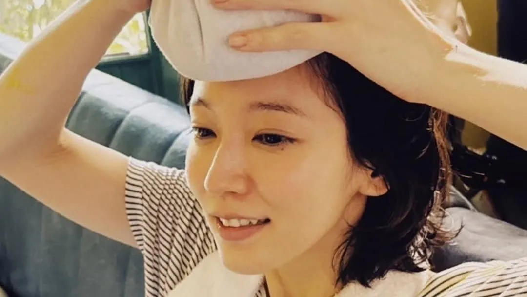 【 吉岡里帆 】汗びしょペンキまみれ「暑いですね～」　氷のう乗せて恍惚「寝るときはあたま冷やしてね」
