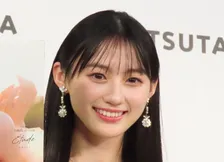 【 乃木坂46・川﨑桜 】　こだわりの衣装は　「パリの天使」をイメージ　 写真集の出来栄えは　「さくてん満点」