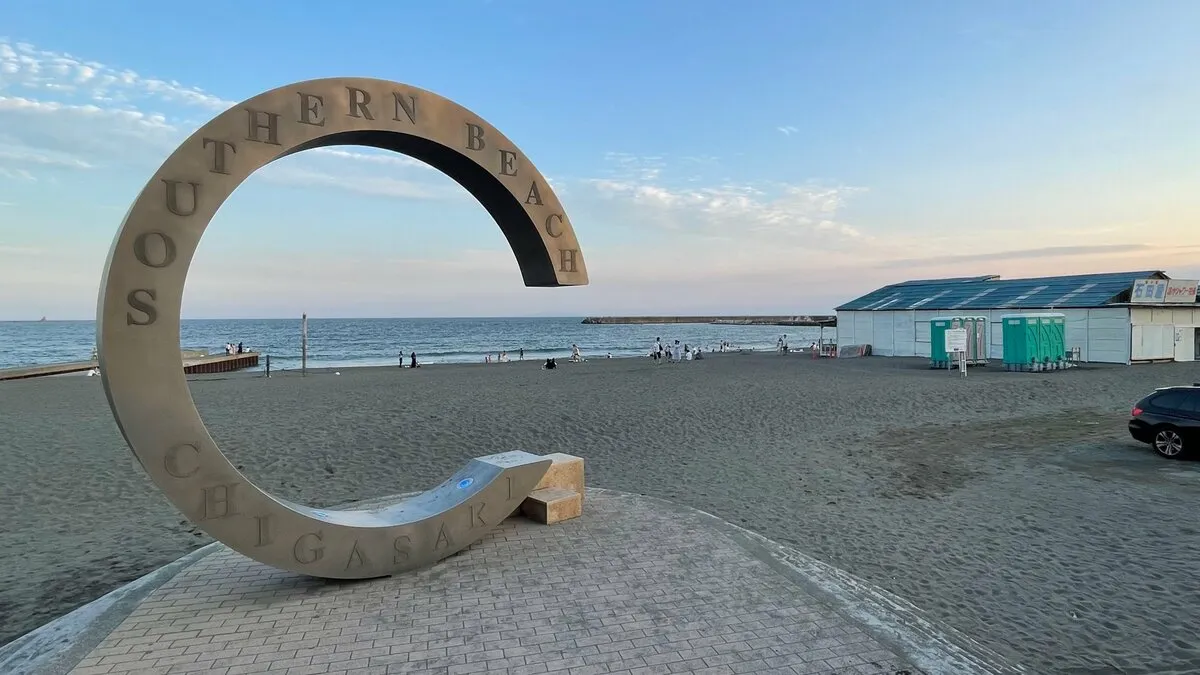 「サザンビーチちがさき」で親族と海水浴に来ていた36歳男性が死亡　溺れたか　警察が原因調べる