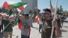 アメリカ・ロサンゼルスでイラン系住民から歓喜の声　最高指導者ハメネイ師死亡の情報受け　亡命イラン人らが体制崩壊に期待