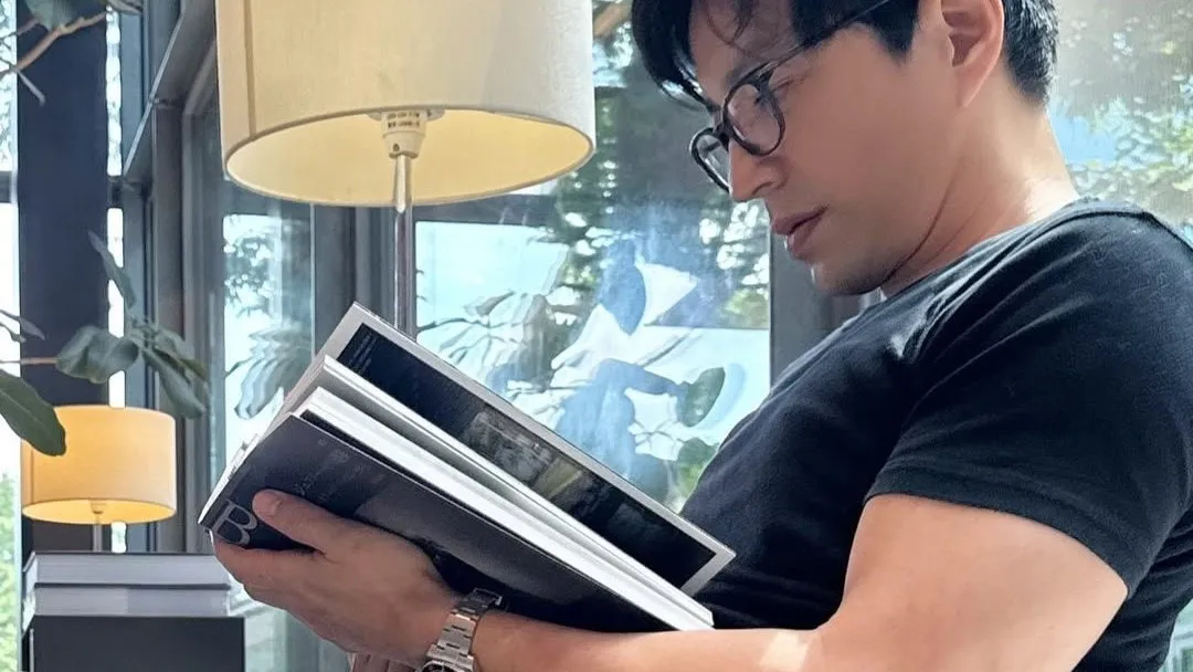 【 大沢たかお 】読書三昧の横顔＆微笑み　フォロワー憧れ「見つめられてる本が羨ましい」