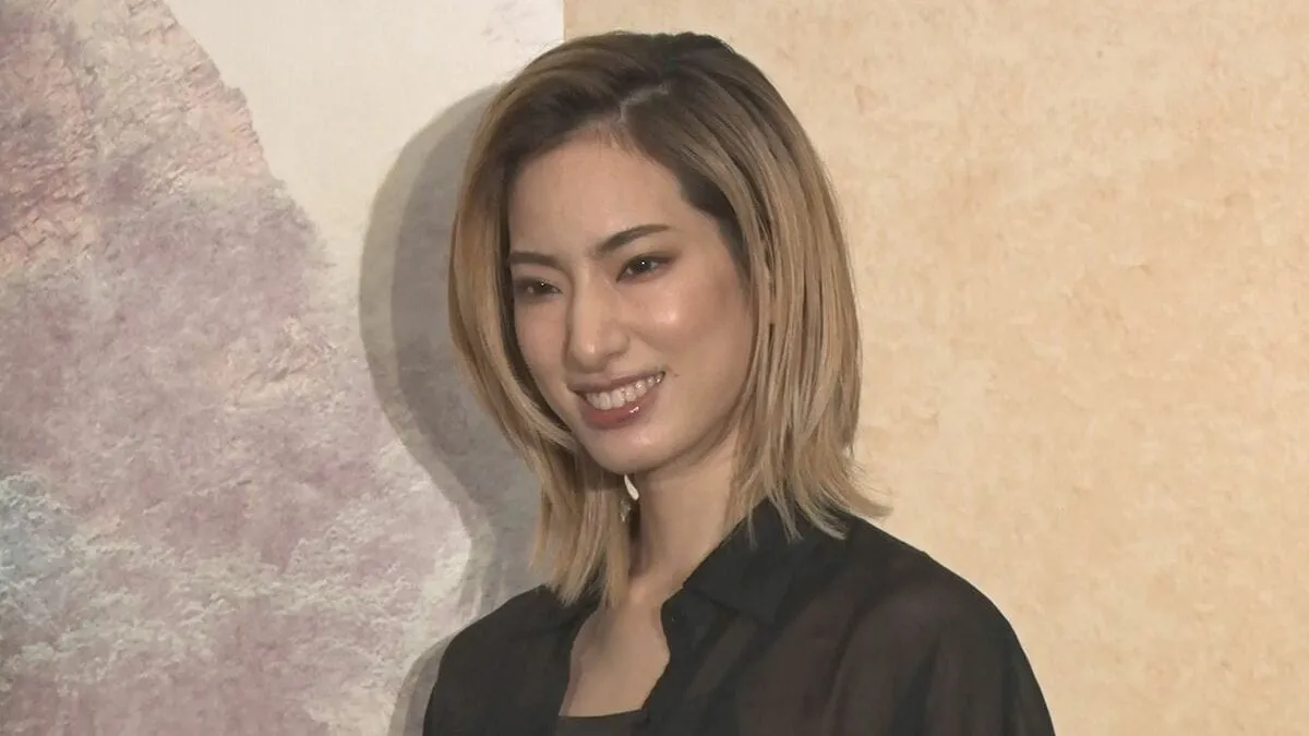 【 柚香光 】共演・加藤梨里香と「好きなシーン」が一致　注目は「モップ・映像・音楽・殺陣」　大作ミュージカルに「燃えています」