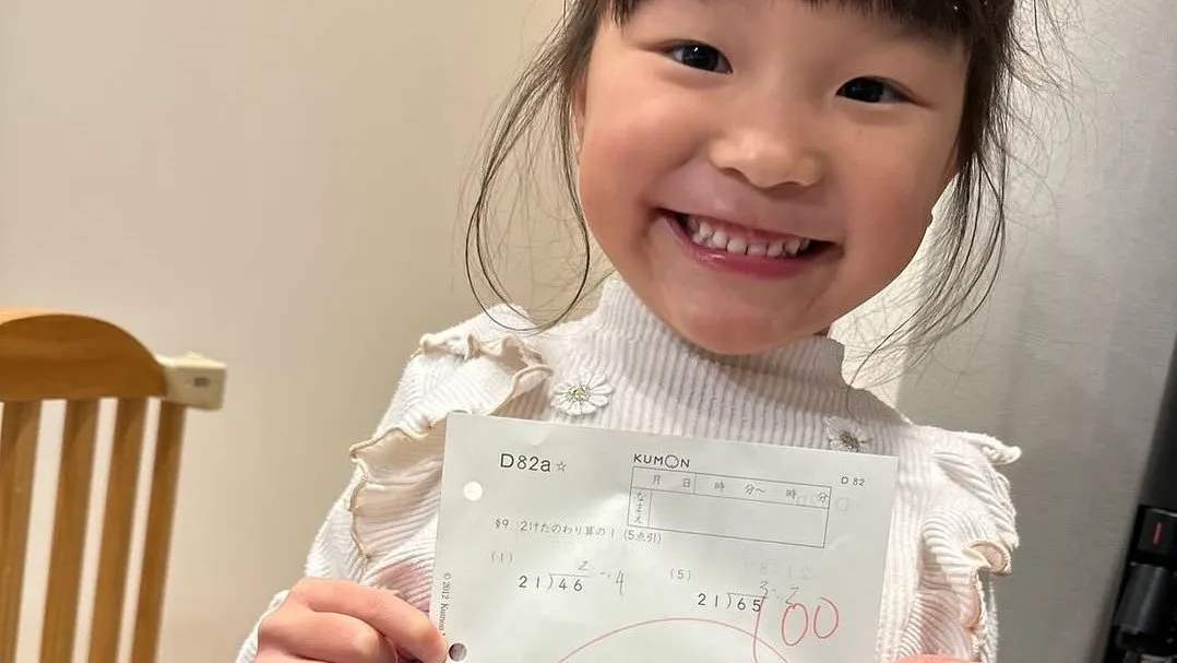 【ののちゃん】「さんすうだいすきっ」 “100点” でご満悦　小学校入学前に「第4学年」相当の「割り算の筆算」をこなす