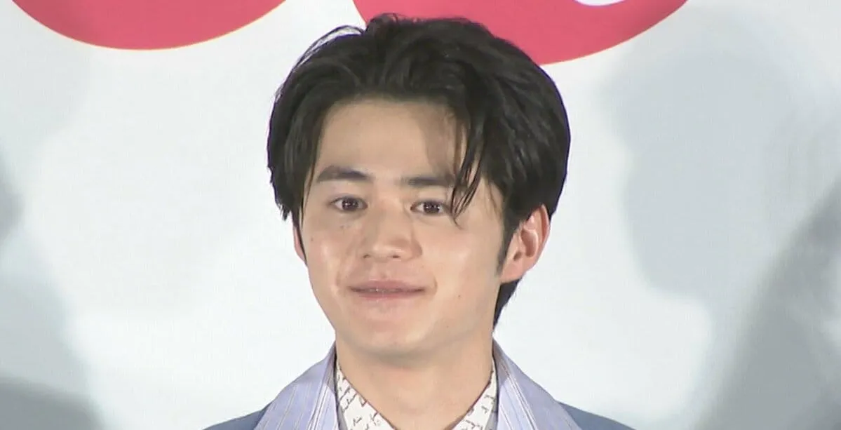 【鈴鹿央士】“母親に歌うなと…”避けてきた歌唱挑戦も“これが芸能界か…お母さん助けて！”　