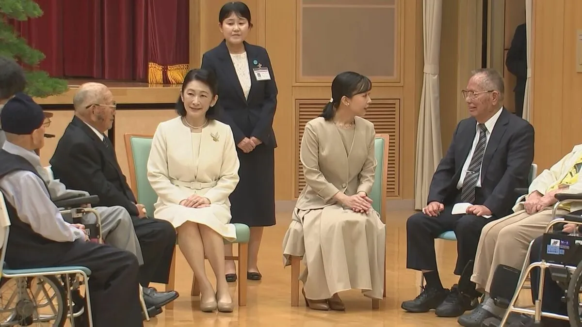 紀子さまと佳子さま　瀬戸内海の国立ハンセン病療養所「大島青松園」へ　手を握りながら入所者らと交流　香川