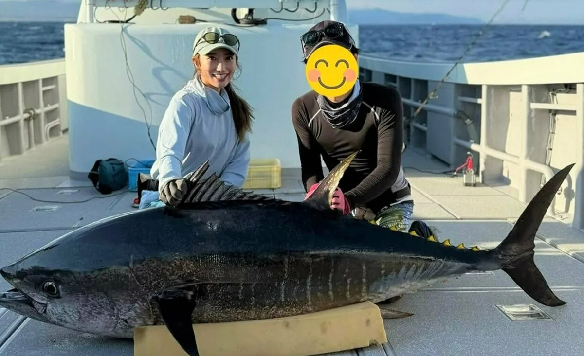 【 片原恵麻 】 「念願の大間でクロマグロ!!」　100キロ超えの巨大マグロ　「チームで何とか1本ゲット」　感動を報告　豪華マグロ料理も堪能