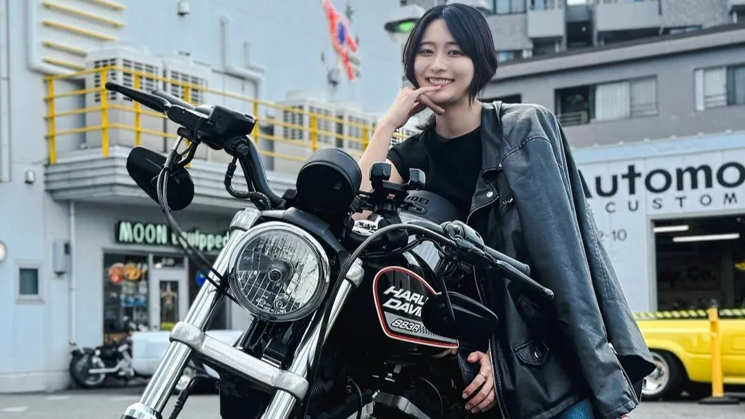 【 彩雪 】急に寒く「早くバイク乗っておかないと!」美ライダースタイルで “おすすめのツーリングスポット教えて” 【 XL883R 】
