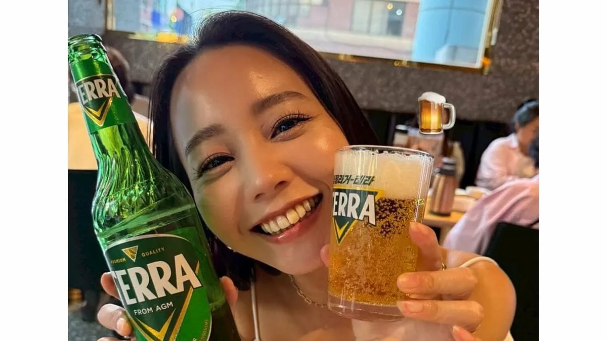 【 堀北真希さん妹・NANAMI 】　「なんで、この季節はビールがこんなに美味しいのか」　韓国で人気ビールを満面の笑顔で堪能