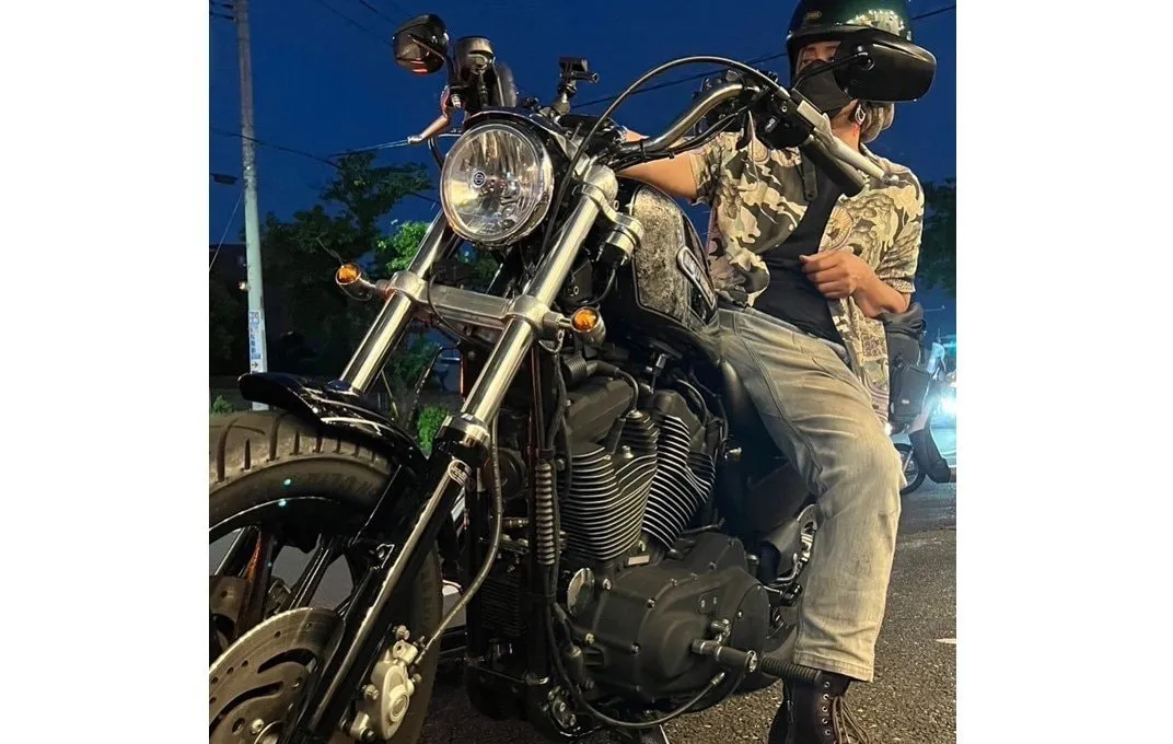 【 ヒロシ 】　愛車「ハーレーダビッドソン」とのショットに　ファン反響「ワイルド〜、カッコいい〜」「ドコドコ感最高ですね」