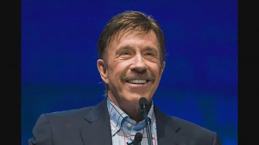 米俳優チャック・ノリスさん死去 「炎のテキサス・レンジャー」「ドラゴンへの道」などで活躍