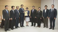 自民党がガソリン補助金の段階的縮小求める提言を高市総理に提出