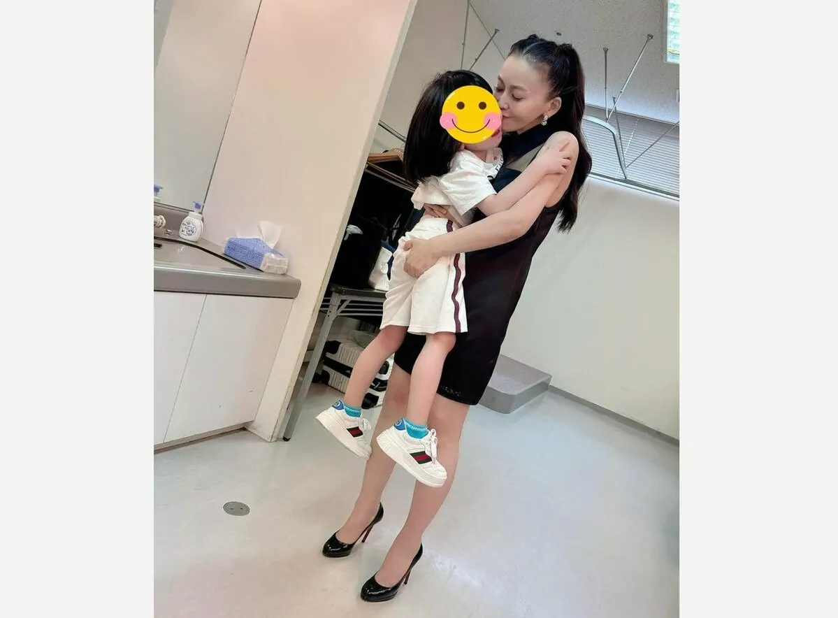 【 華原朋美 】 「君がいるから頑張れるよ❤」「ママは最高に幸せだよ❤」　子どもと２ショット　「これからも毎日いっぱい笑おうね❤」