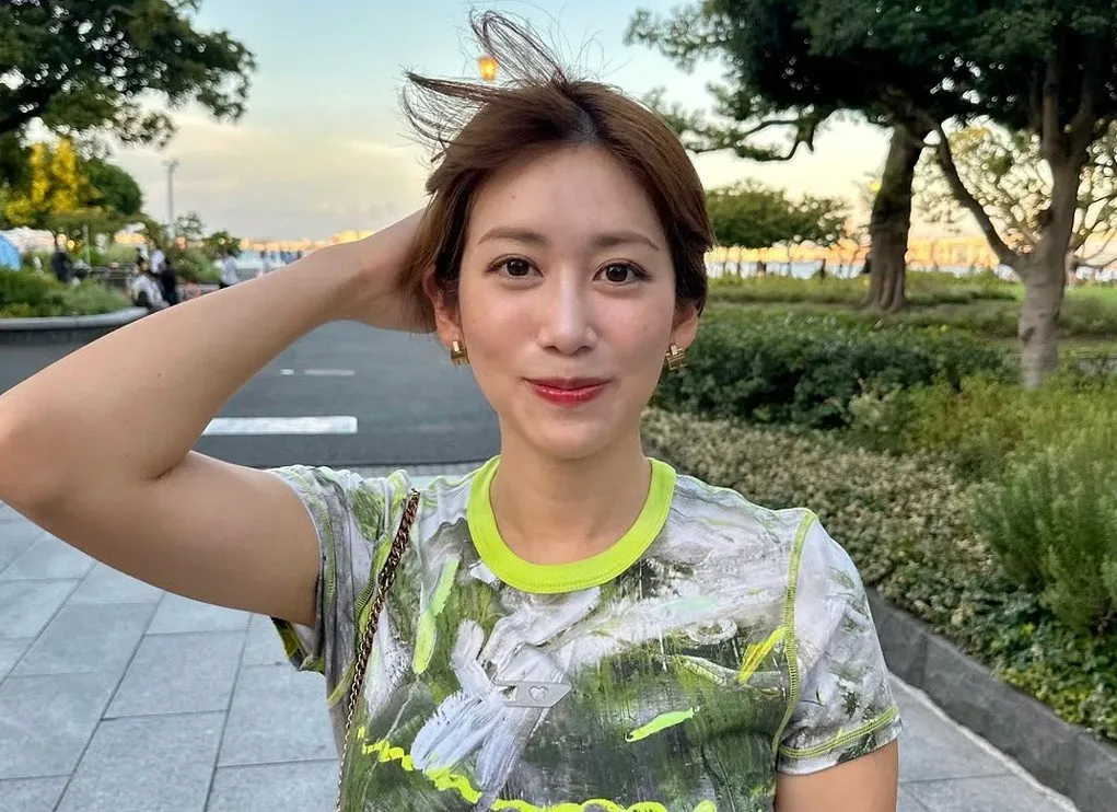 【 中川安奈 】 「友人たちと山下公園でのんびり❤」　オフショット公開　「海外みたいな雰囲気で好きだなぁ横浜」
