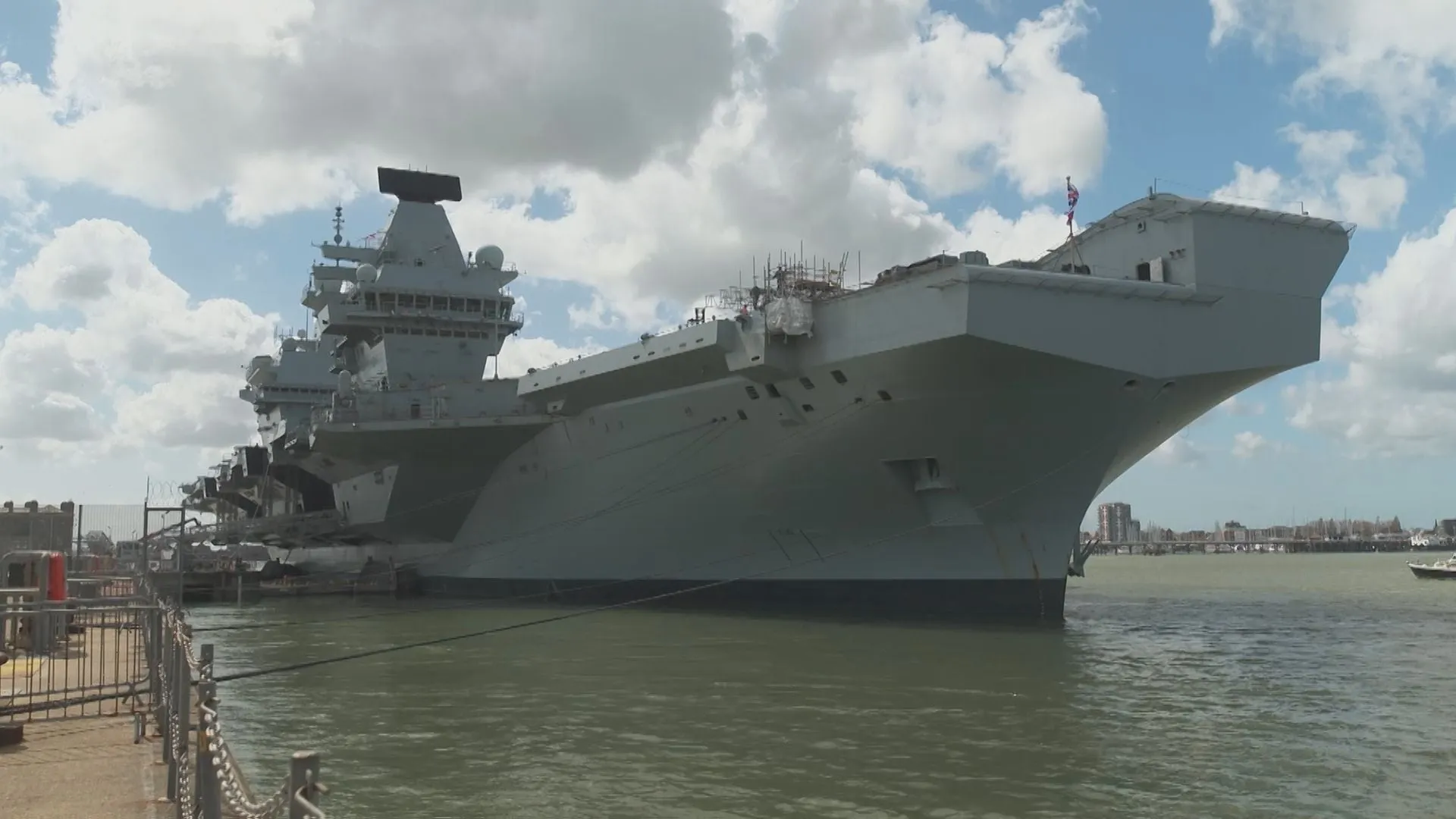 英海軍の空母がインド太平洋へ出航　今年夏には日本寄港で自衛隊との演習も