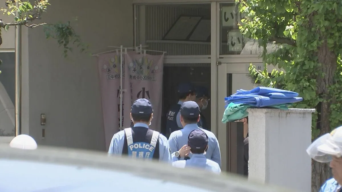 送検の男2人は犯行場所の教室に直行　酒を飲んだ状態でタクシーで学校に　東京・立川市立小学校での傷害事件　警視庁