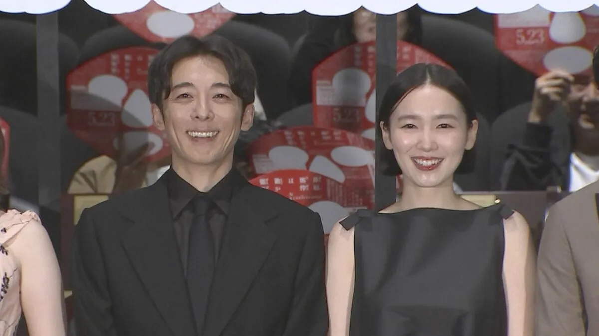 【高橋一生・飯豊まりえ】夫婦そろって黒コーデで登場 飯豊まりえはイタリア語も披露