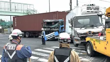 埼玉・北本市の国道で4トントラックとトレーラーの事故　トラックが道を塞ぎ一時通行止めの状態に
