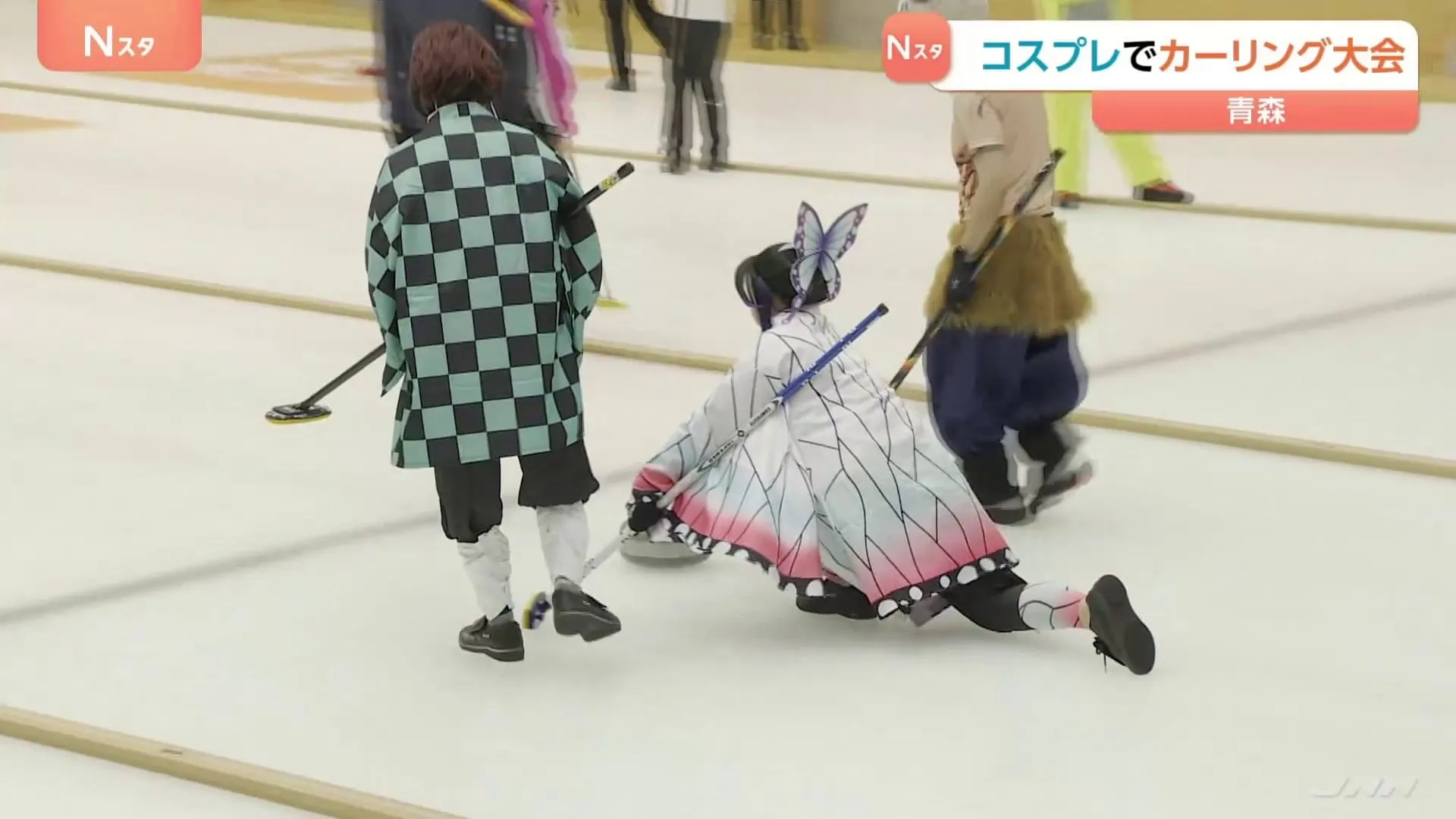 青森では“コスプレ”カーリング　手作りユニフォームで白熱プレー