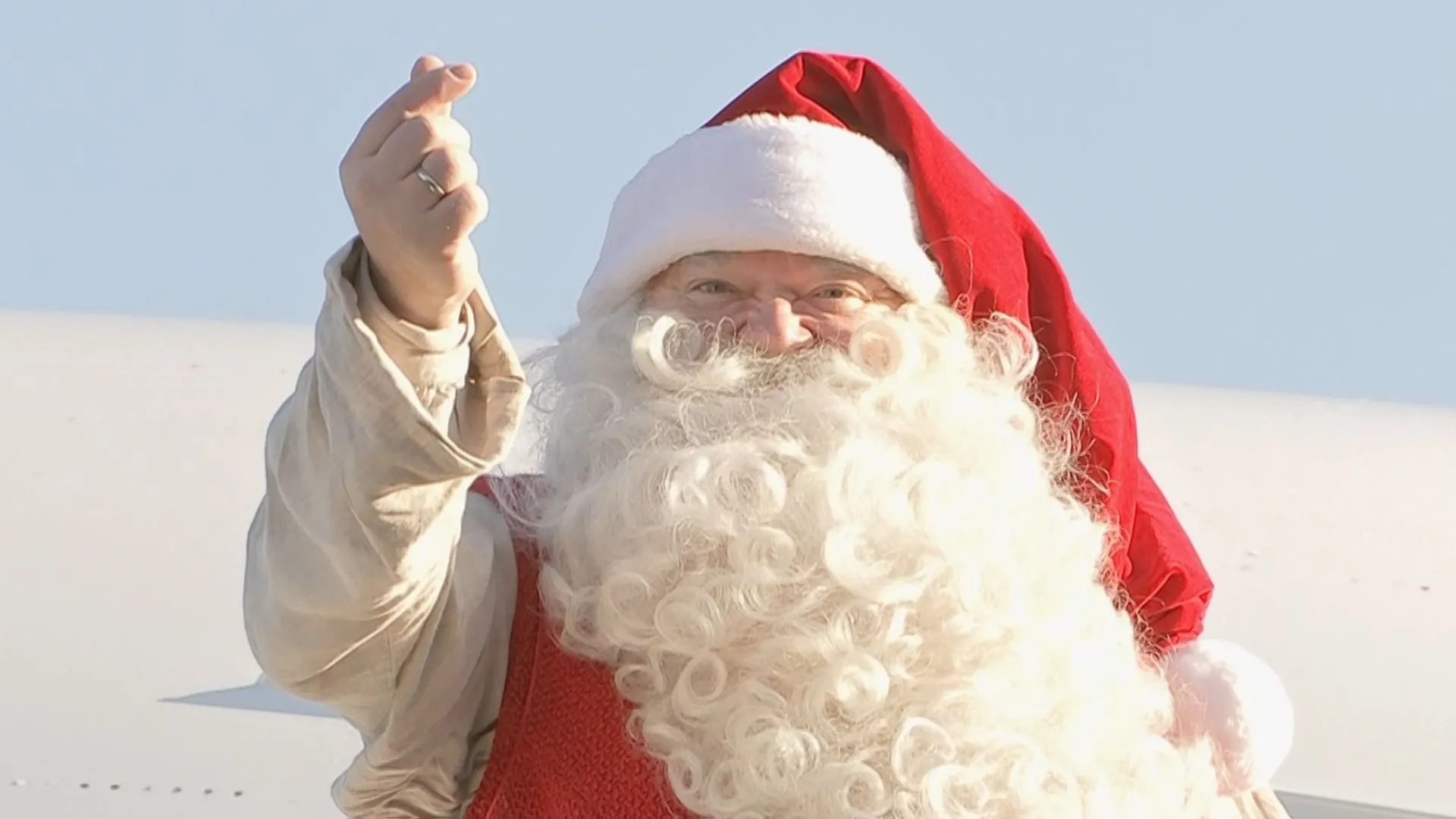 「Merry Xmas！」 クリスマス前にやってきた！　成田空港にサンタクロースが　東京・大阪・愛知などを訪問