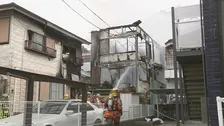 「住宅から火が…」横浜市保土ケ谷区の住宅で火事　焼け跡から性別不明の遺体発見　連絡の取れない30代男性か　身元の確認進める