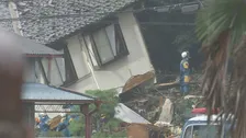 【速報】栃木・足利市の土砂崩れ　倒壊住宅から女性1人を発見　住人の60代夫婦と連絡が取れず捜索