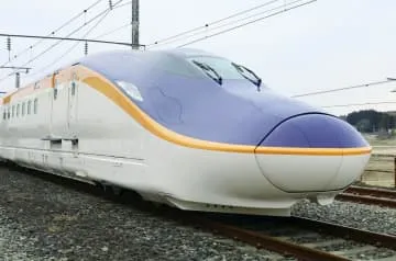 山形新幹線の新型車両を公開