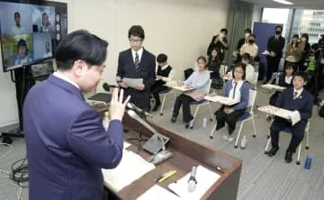 小中学生「記者」が小倉氏に質問