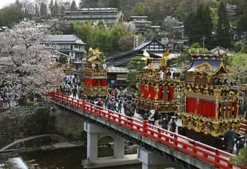 「春の高山祭」開幕、岐阜