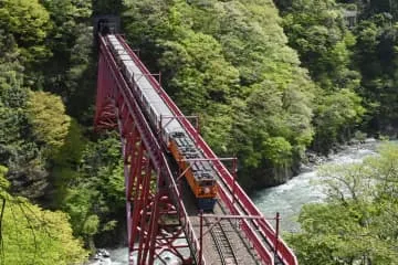 北アルプスでトロッコ電車再開