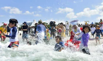 和歌山・白浜、本州一早い海開き