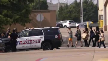 米テキサスで銃乱射、8人死亡