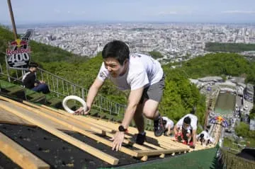 札幌・大倉山で逆走レース