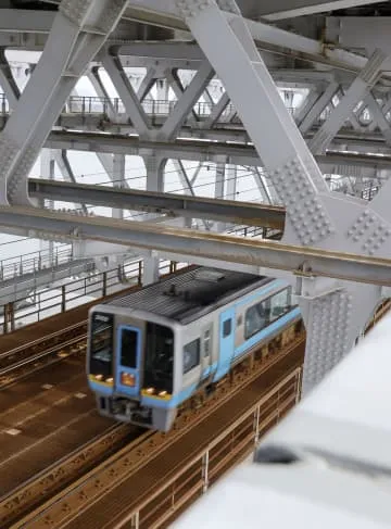 瀬戸大橋で列車撮影ツアー