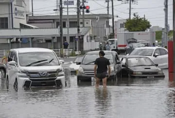 記録的豪雨、各地で被害