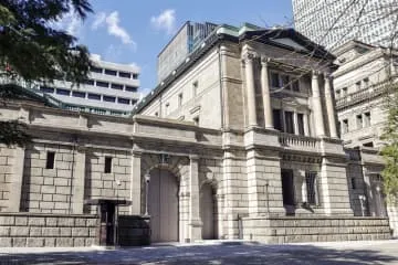 日銀、物価見通し上方修正の公算