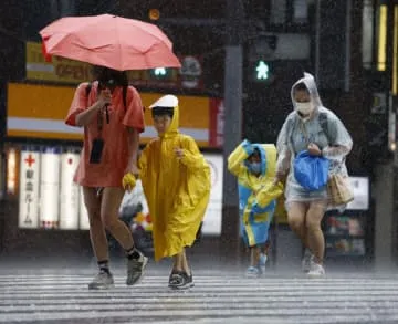 台風6号、記録的な大雨の恐れ