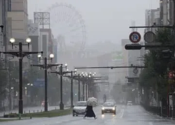 台風6号、鹿児島で線状降水帯