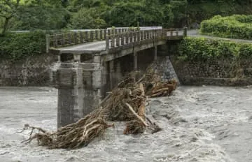 台風7号、広範囲に影響